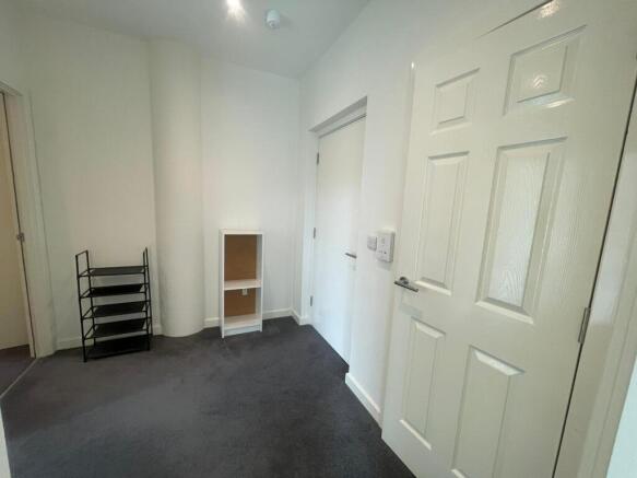 2 bed Apartment to rent Image 5