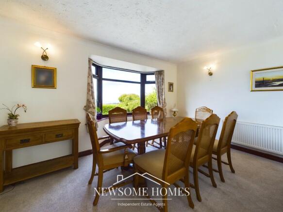 Lounge/ Dining Room