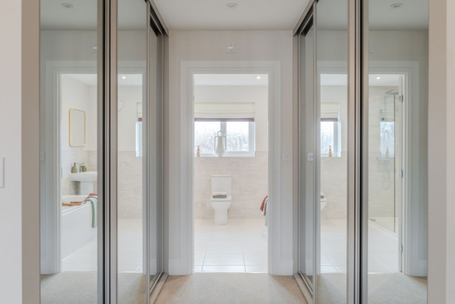 Primary en-suite