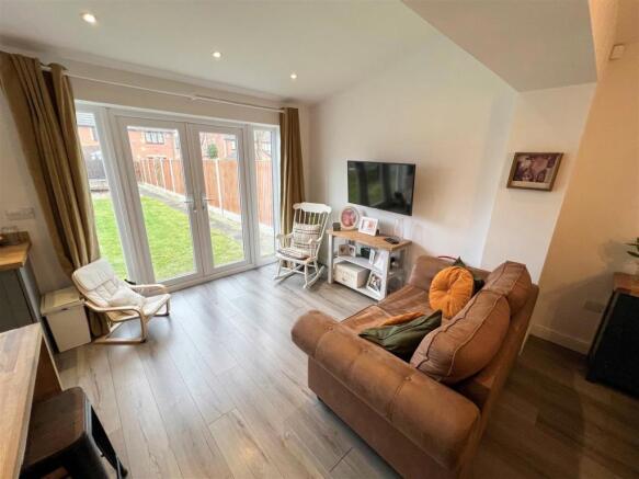 OPEN PLAN LIVING/ DINING/ KITCHEN