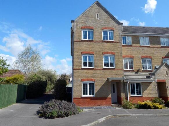 1 Trenchmead gardens