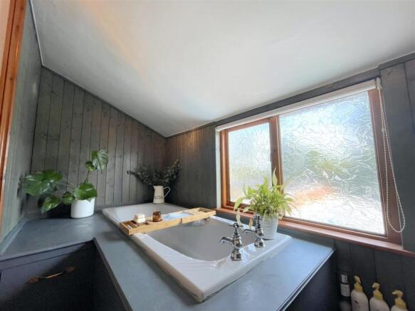 Bathroom (2).jpeg