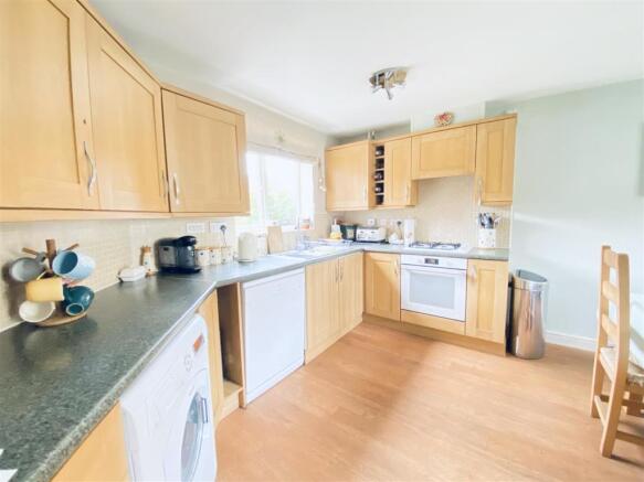 Spacious Open Plan Kitchen Diner