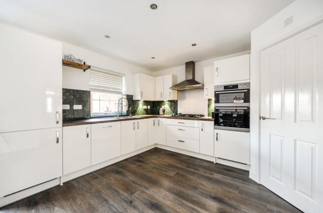 Titchener Way, Hook, Hampshire, RG27 photo 4