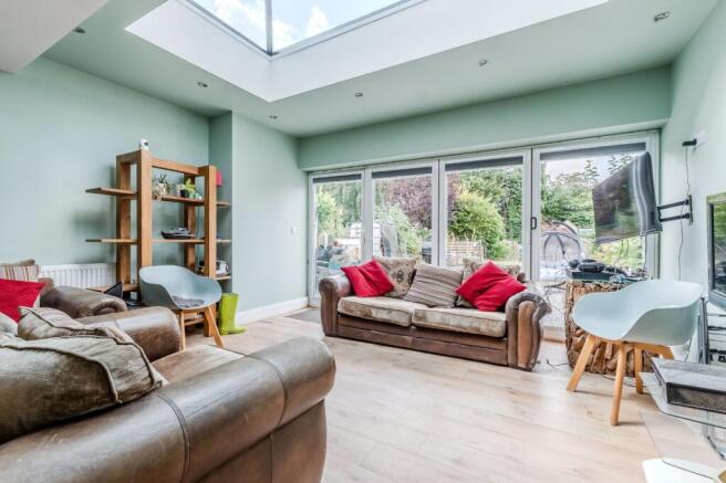 4 bed Semi-Detached for sale Image 5