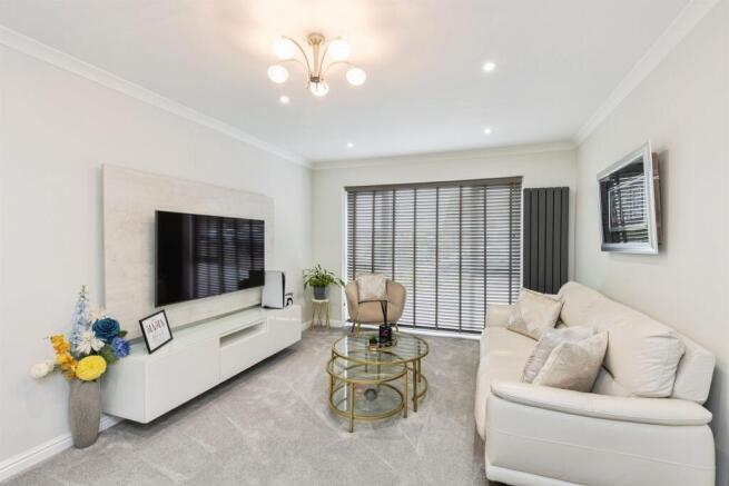 6 bed Detached for sale Image 4