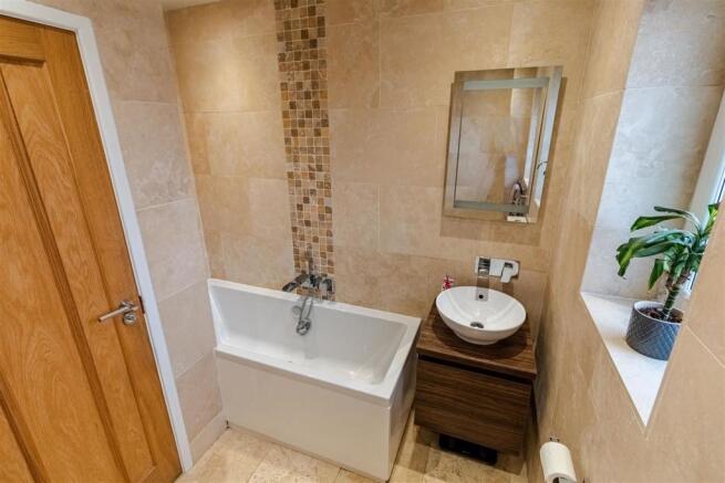 mainbath 3.jpg