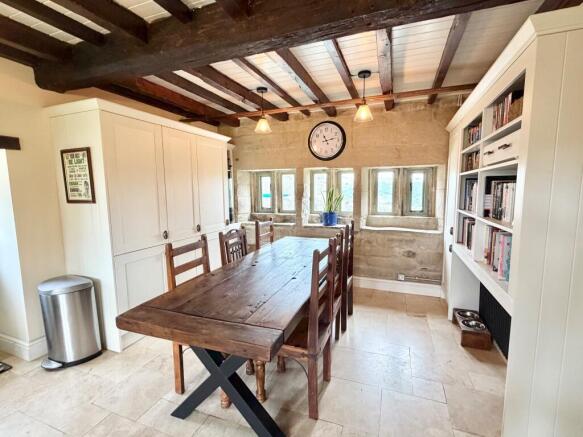 4 bed Semi-Detached for sale Image 8