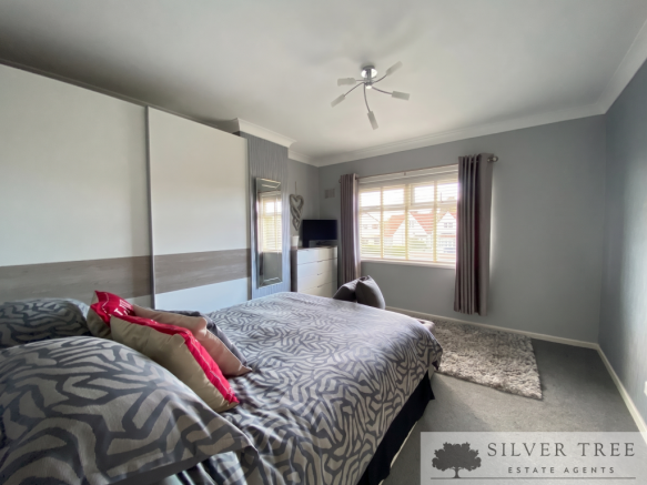 4 bed Semi-Detached for sale Image 9