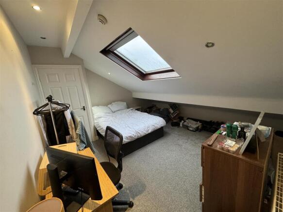 4 bed Terraced to rent Image 6