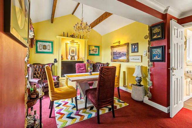 5 bed Detached for sale Image 6