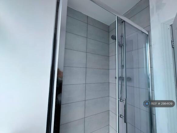 1 bed Flat to rent Image 11