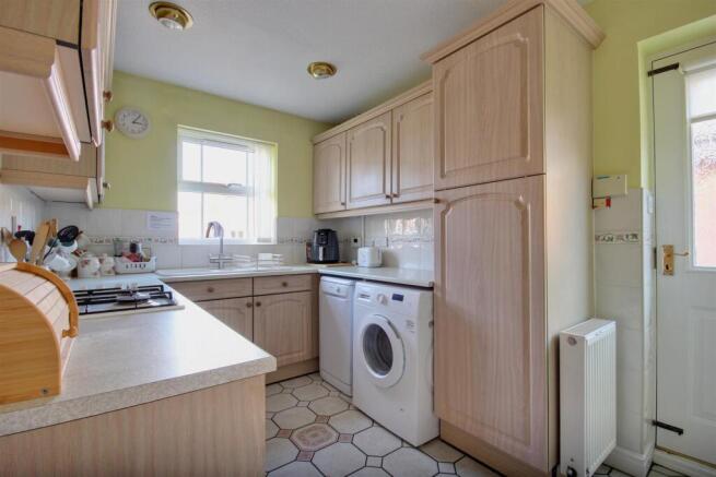2 bed Detached Bungalow for sale Image 5