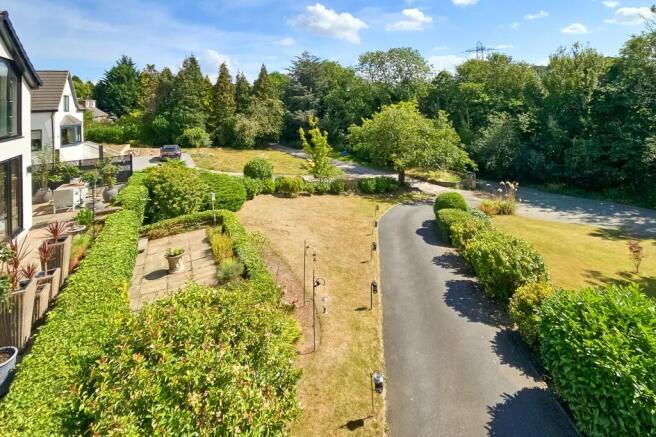 4 bed House for sale Image 10