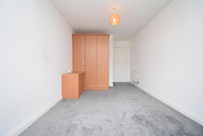 2 bed Ground Flat to rent Image 6