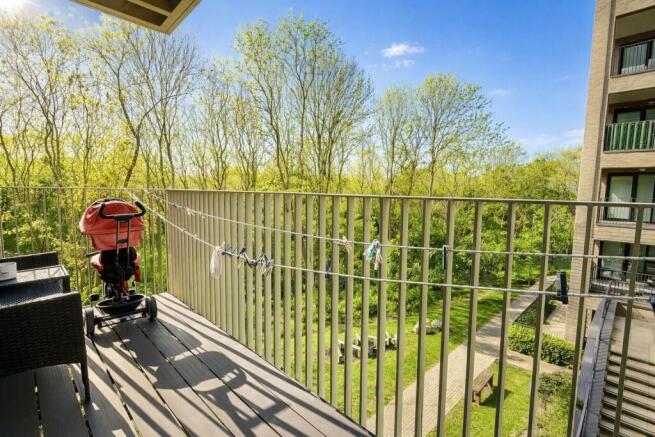 2 bedroom for sale, East london, E6 By Barrain Lon