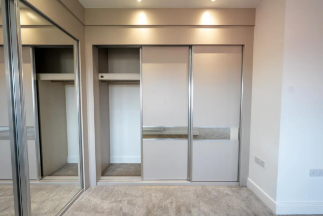 2 bed Apartment for sale Image 11