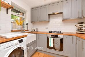 66, Teazlewood Park, Leatherhead KT22 7JQ