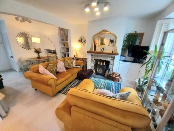 26 Cross Street S. Room.jpg