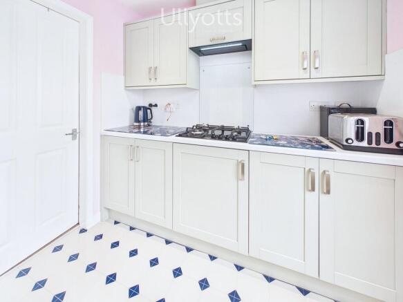 2 bed Semi-Detached Bungalow for sale Image 6