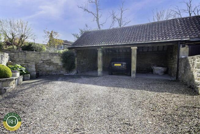 5 bed Detached for sale Image 11