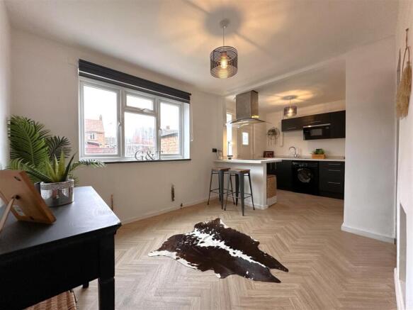 Open-Plan Dining Kitchen 308