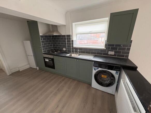 3 bed Semi-Detached to rent Image 8