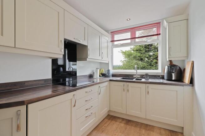 3 bed Semi-Detached for sale Image 9