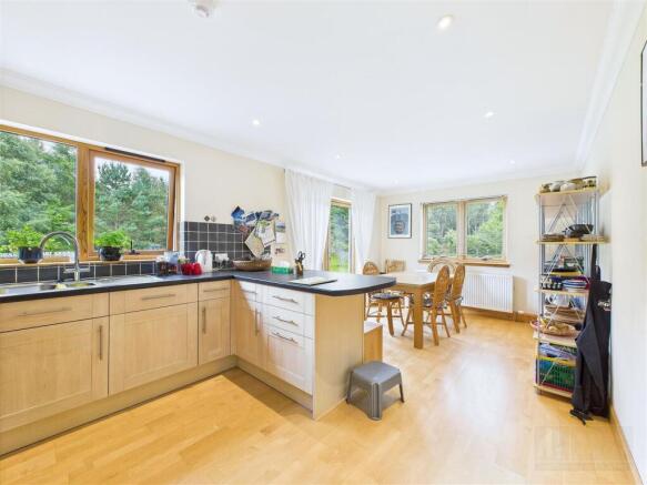 Kitchen & Dining Area