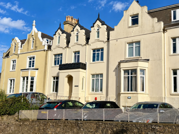 1-bed flat on St. Lukes Road, Torquay, £70,000