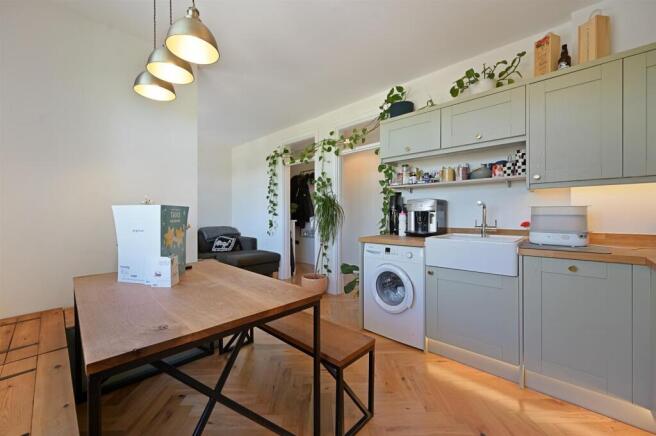 RCLR- 12 gladstone court- kitchen 6 (1).jpg