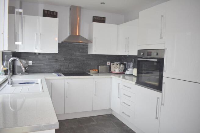 Kitchen/ Dining Room