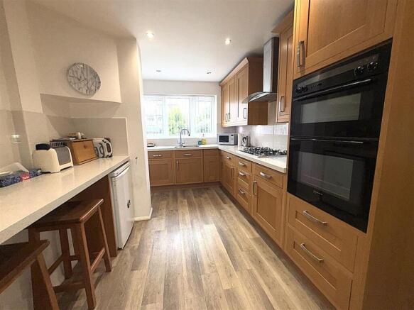 Harvest Bank Road, West Wickham photo 4