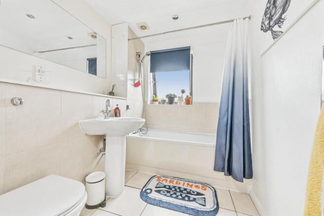 2 bed Apartment for sale Image 6