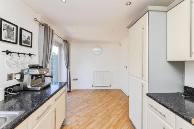 4 bed Town House for sale Image 7