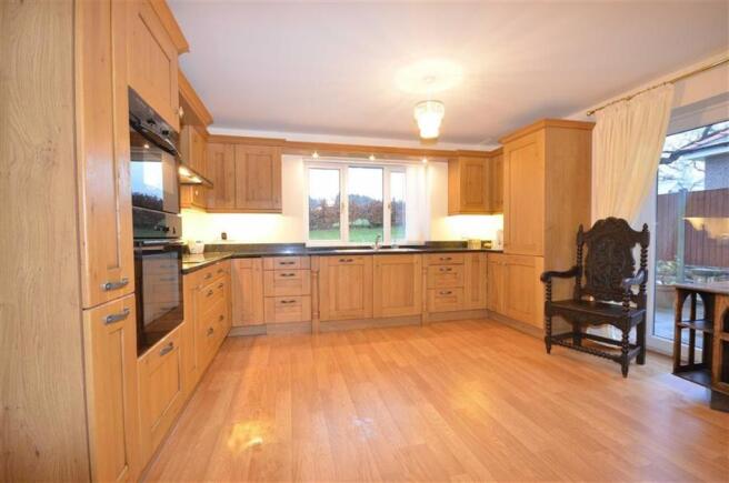 KITCHEN / DINING ROO