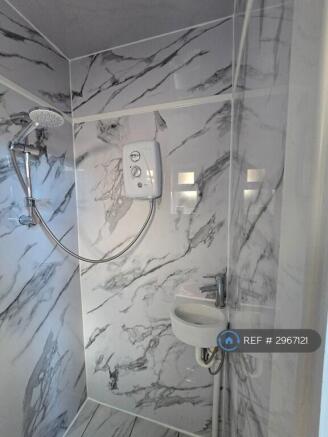 3 bed Terraced to rent Image 4