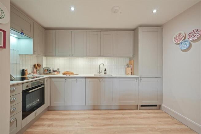 2 bed Apartment for sale Image 5