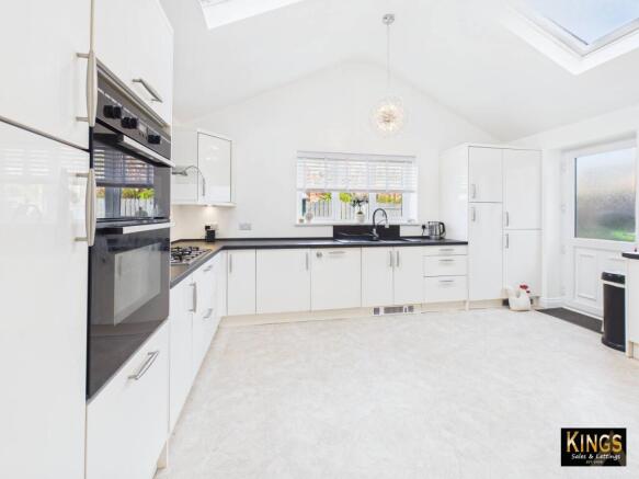 4 bed Detached for sale Image 5