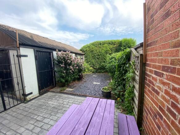 2 bed Semi-Detached to rent Image 8