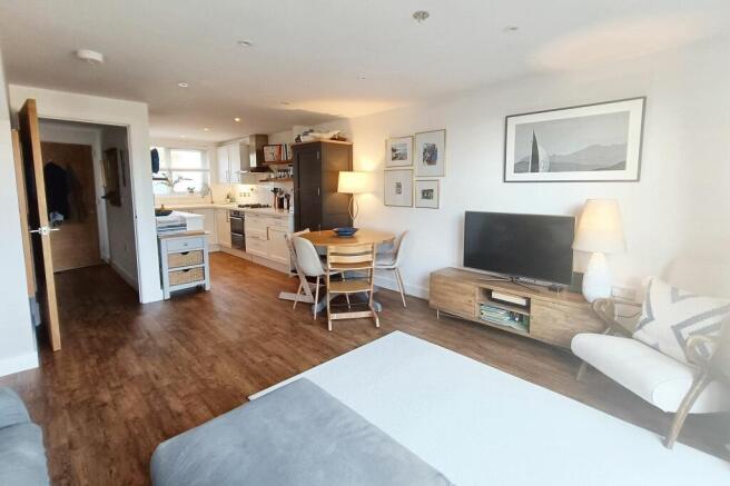 OPEN-PLAN LIVING AREA