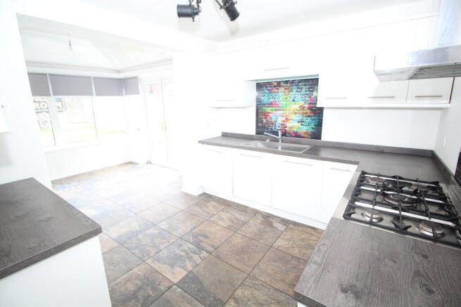 3 bed Semi-Detached for sale Image 6