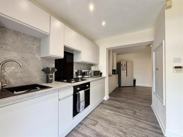 3 bed Terraced for sale Image 9