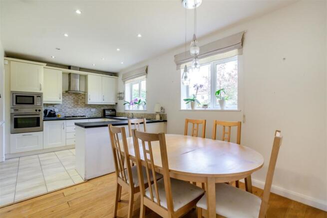 8515056-interior13.jpg