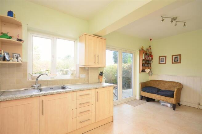 Kitchen / Breakfast Area