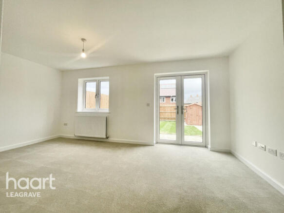 24 Glamis Croft, Harlington photo 4