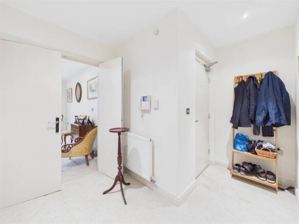 3 bed Apartment for sale Image 12