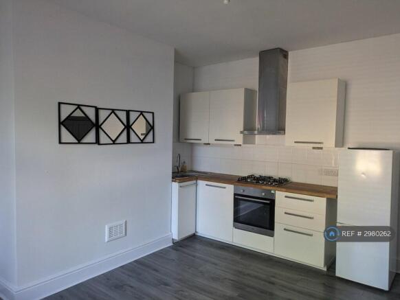 1 bed Terraced to rent Image 6