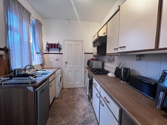 12 Worrall Avenue kitchen.jpg
