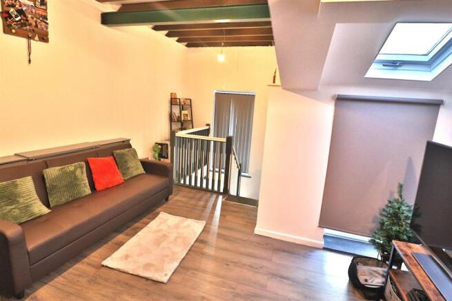 OPEN PLAN LIVING/KITCHEN AREA